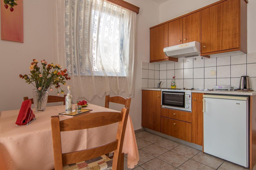 Roula Apartments Palaiochora Exterior foto
